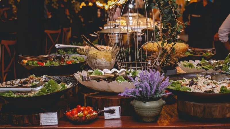 Guia prático para a escolha perfeita do buffet em casamentos